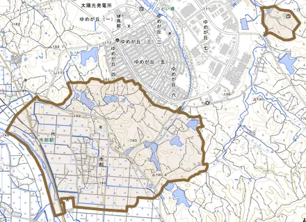 市部とその周辺の地図。町の範囲を重ねている
