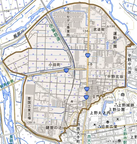 小田町とその周辺の地図。町の範囲を重ねている