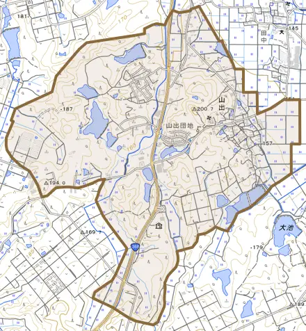 山出とその周辺の地図。町の範囲を重ねている