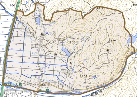 寺田とその周辺の地図。町の範囲を重ねている