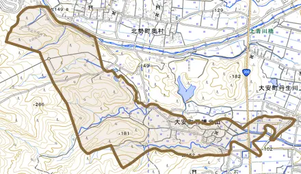 大安町石榑北山とその周辺の地図。町の範囲を重ねている