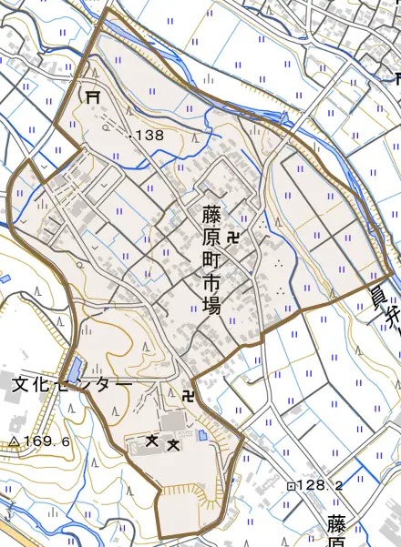 藤原町市場とその周辺の地図。町の範囲を重ねている