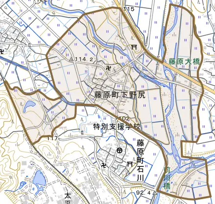 藤原町下野尻とその周辺の地図。町の範囲を重ねている