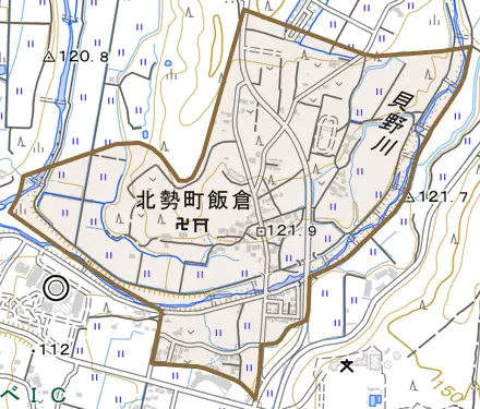 北勢町飯倉とその周辺の地図。町の範囲を重ねている