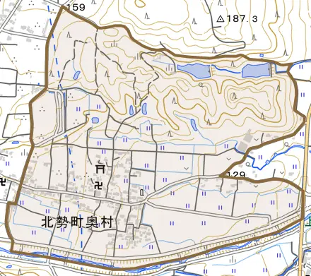 北勢町奥村とその周辺の地図。町の範囲を重ねている