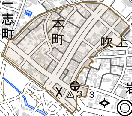 本町とその周辺の地図。町の範囲を重ねている