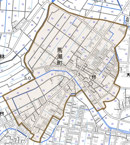 馬瀬町とその周辺の地図。町の範囲を重ねている
