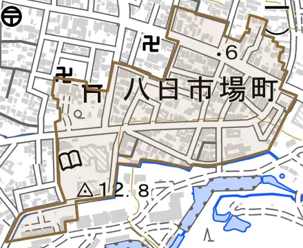 八日市場町とその周辺の地図。町の範囲を重ねている
