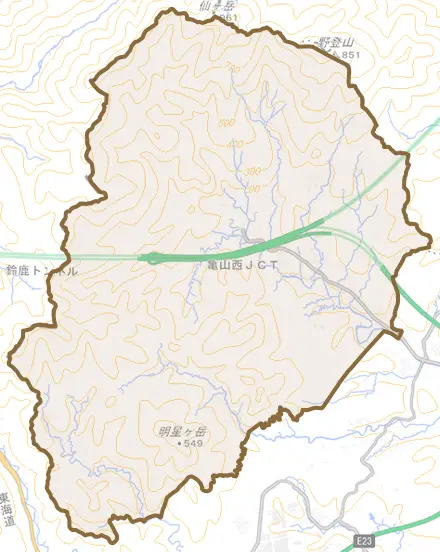 安坂山町とその周辺の地図。町の範囲を重ねている