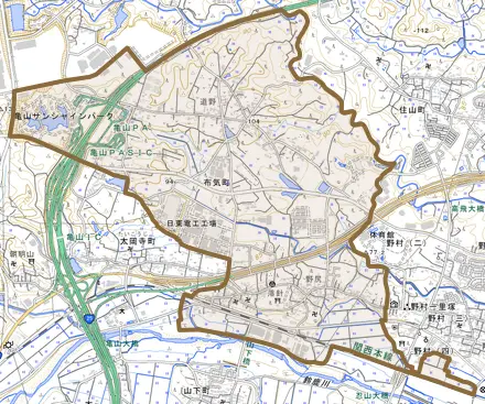 布気町とその周辺の地図。町の範囲を重ねている
