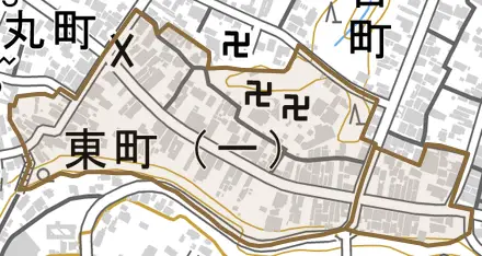東町とその周辺の地図。町の範囲を重ねている