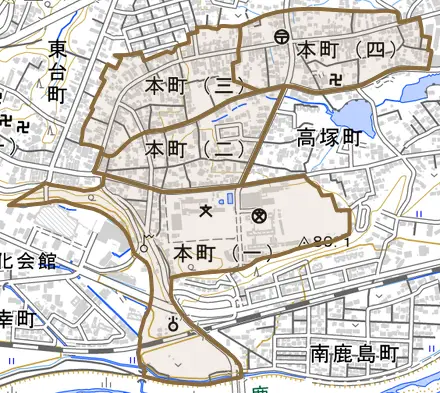 本町とその周辺の地図。町の範囲を重ねている
