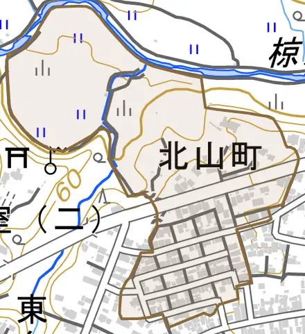 北山町とその周辺の地図。町の範囲を重ねている