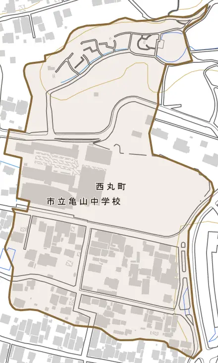 西丸町とその周辺の地図。町の範囲を重ねている
