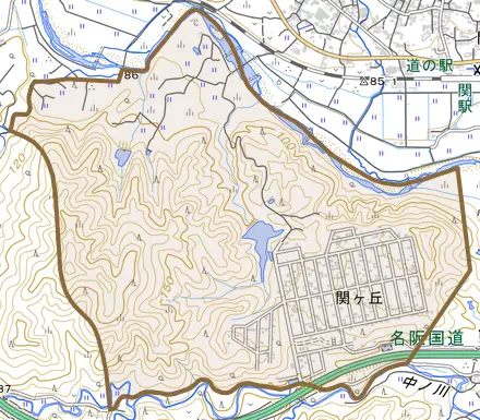 関ヶ丘とその周辺の地図。町の範囲を重ねている
