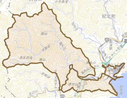 大字相賀とその周辺の地図。町の範囲を重ねている