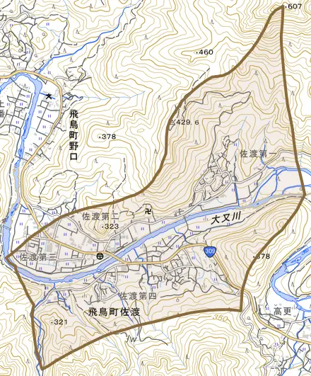 飛鳥町佐渡とその周辺の地図。町の範囲を重ねている