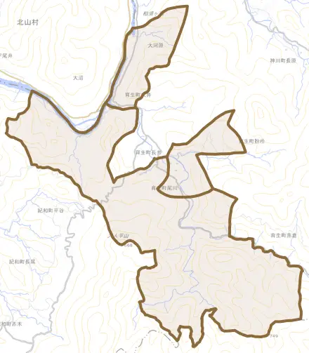 育生町尾川とその周辺の地図。町の範囲を重ねている