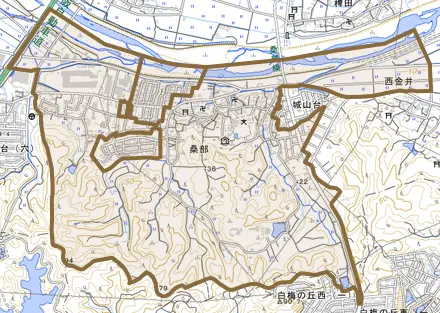 大字桑部とその周辺の地図。町の範囲を重ねている