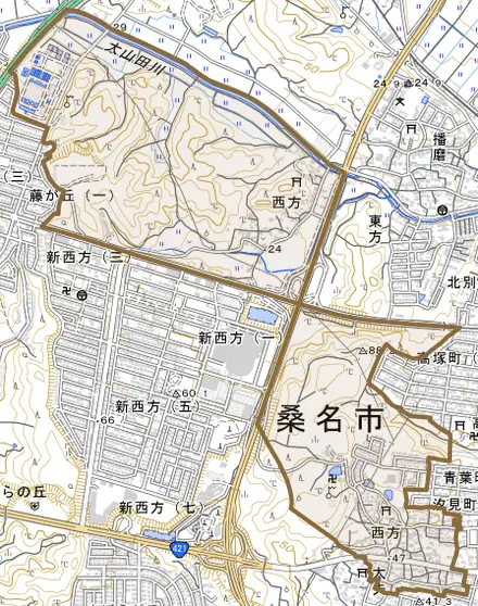 大字西方とその周辺の地図。町の範囲を重ねている