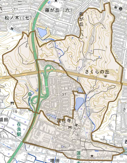 大字蓮花寺とその周辺の地図。町の範囲を重ねている