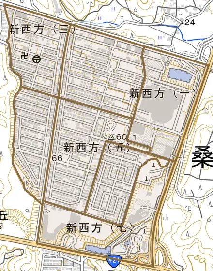 新西方とその周辺の地図。町の範囲を重ねている
