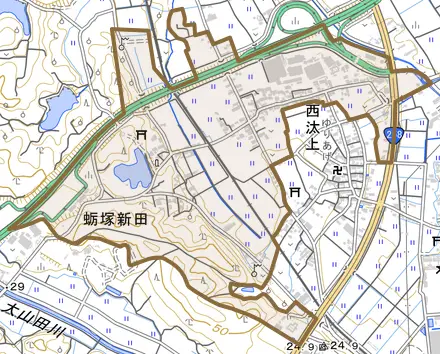 大字蛎塚新田とその周辺の地図。町の範囲を重ねている