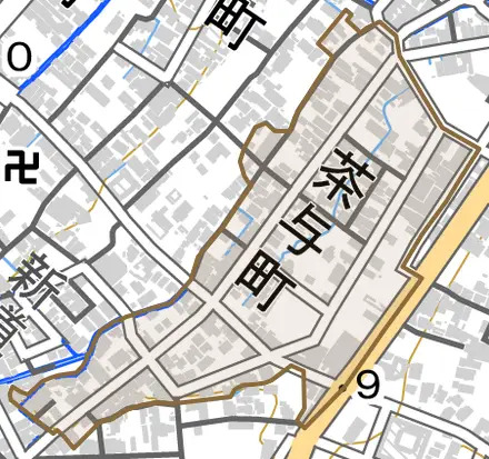 茶与町とその周辺の地図。町の範囲を重ねている