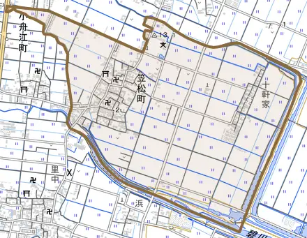 笠松町とその周辺の地図。町の範囲を重ねている