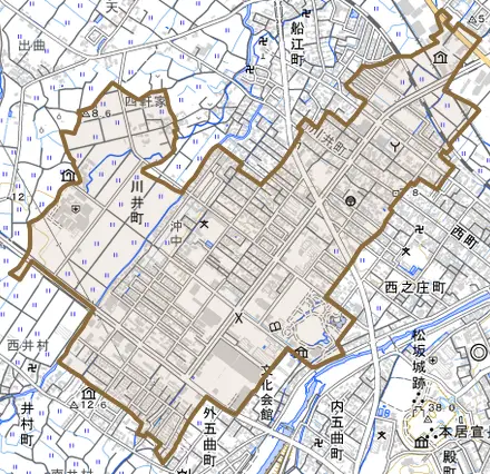 川井町とその周辺の地図。町の範囲を重ねている