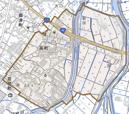 高町とその周辺の地図。町の範囲を重ねている