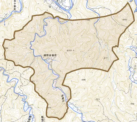嬉野岩倉町とその周辺の地図。町の範囲を重ねている