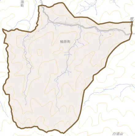 柚原町とその周辺の地図。町の範囲を重ねている