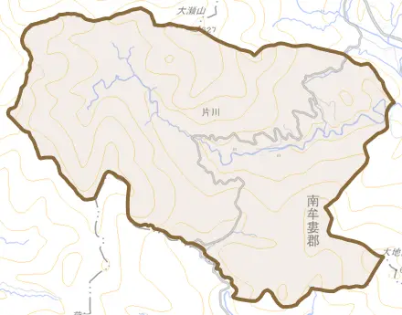 大字片川とその周辺の地図。町の範囲を重ねている