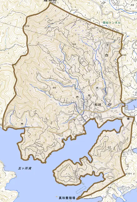 船越とその周辺の地図。町の範囲を重ねている