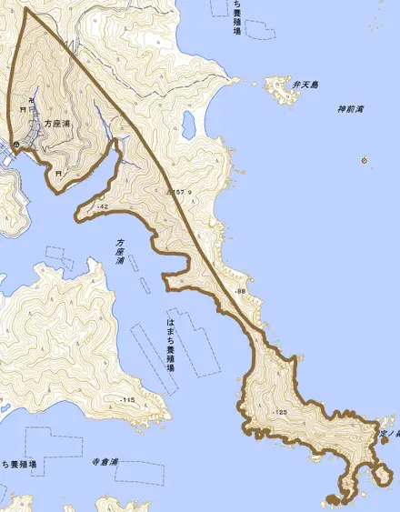 方座浦とその周辺の地図。町の範囲を重ねている