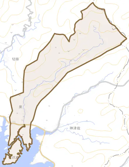 泉とその周辺の地図。町の範囲を重ねている
