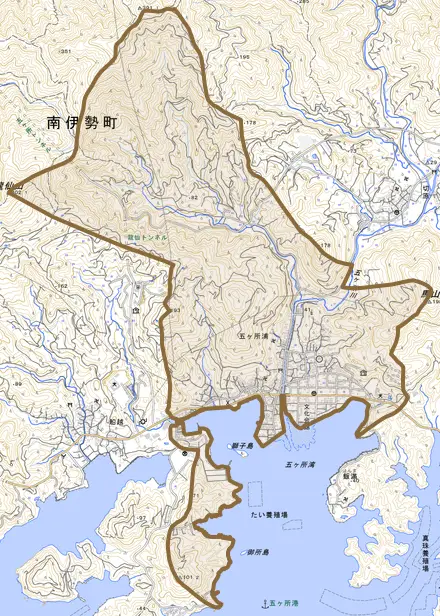 五ケ所浦とその周辺の地図。町の範囲を重ねている