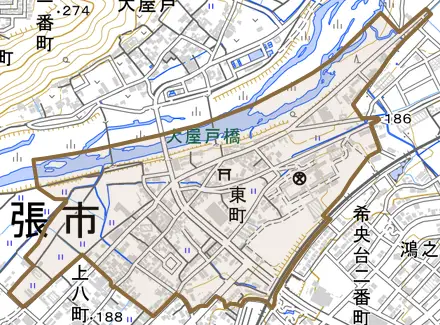 東町とその周辺の地図。町の範囲を重ねている