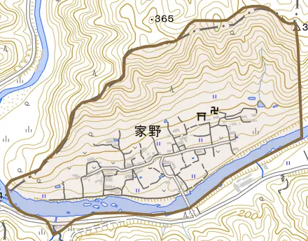 家野とその周辺の地図。町の範囲を重ねている