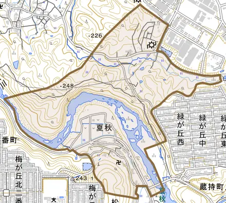 夏秋とその周辺の地図。町の範囲を重ねている