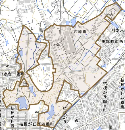 西原町とその周辺の地図。町の範囲を重ねている
