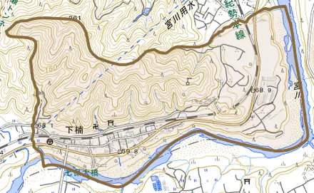 下楠とその周辺の地図。町の範囲を重ねている