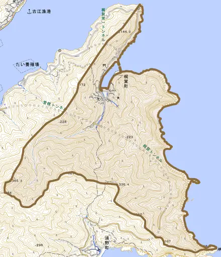 梶賀町とその周辺の地図。町の範囲を重ねている