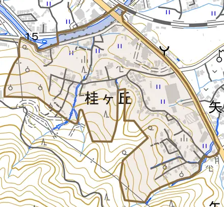 桂ヶ丘とその周辺の地図。町の範囲を重ねている