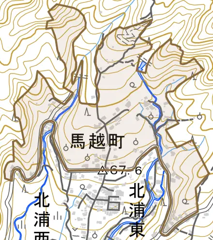 馬越町とその周辺の地図。町の範囲を重ねている