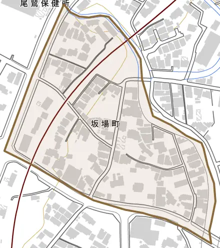 坂場町とその周辺の地図。町の範囲を重ねている