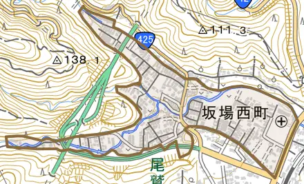 坂場西町とその周辺の地図。町の範囲を重ねている