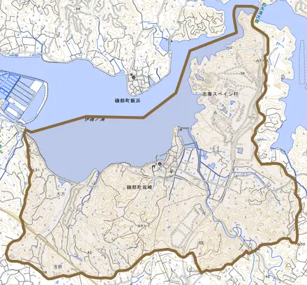 磯部町坂崎とその周辺の地図。町の範囲を重ねている