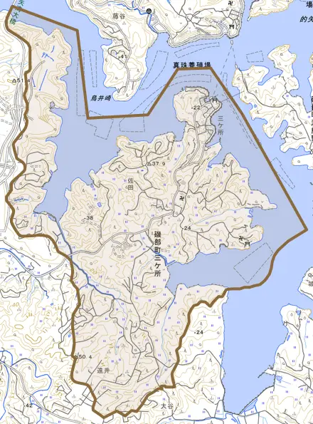 磯部町三ケ所とその周辺の地図。町の範囲を重ねている